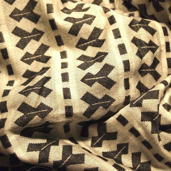 NWT J. Crew Geo-Print Scarf item B0059 - Picture 3 of 3